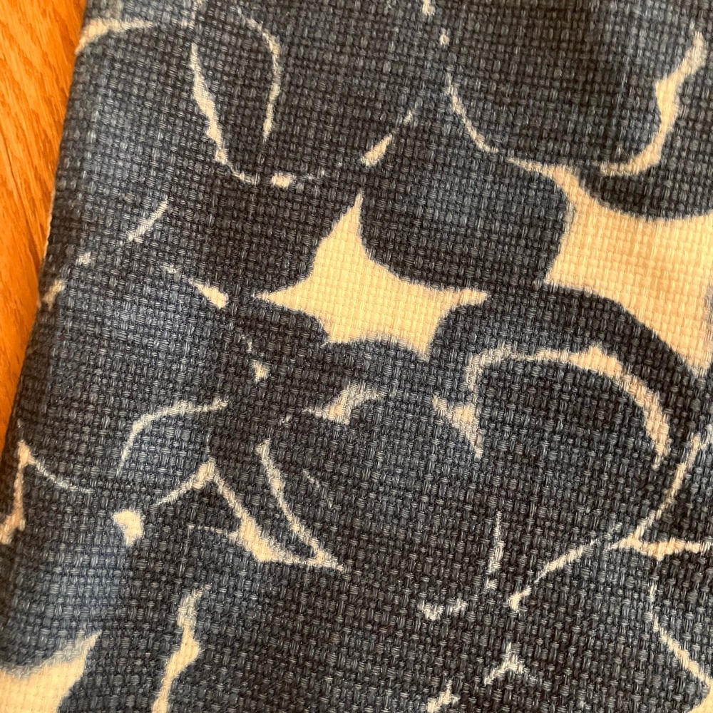 J. Crew Canterbury Bells Navy Floral Pencil Skirt size 0 - Picture 9 of 9